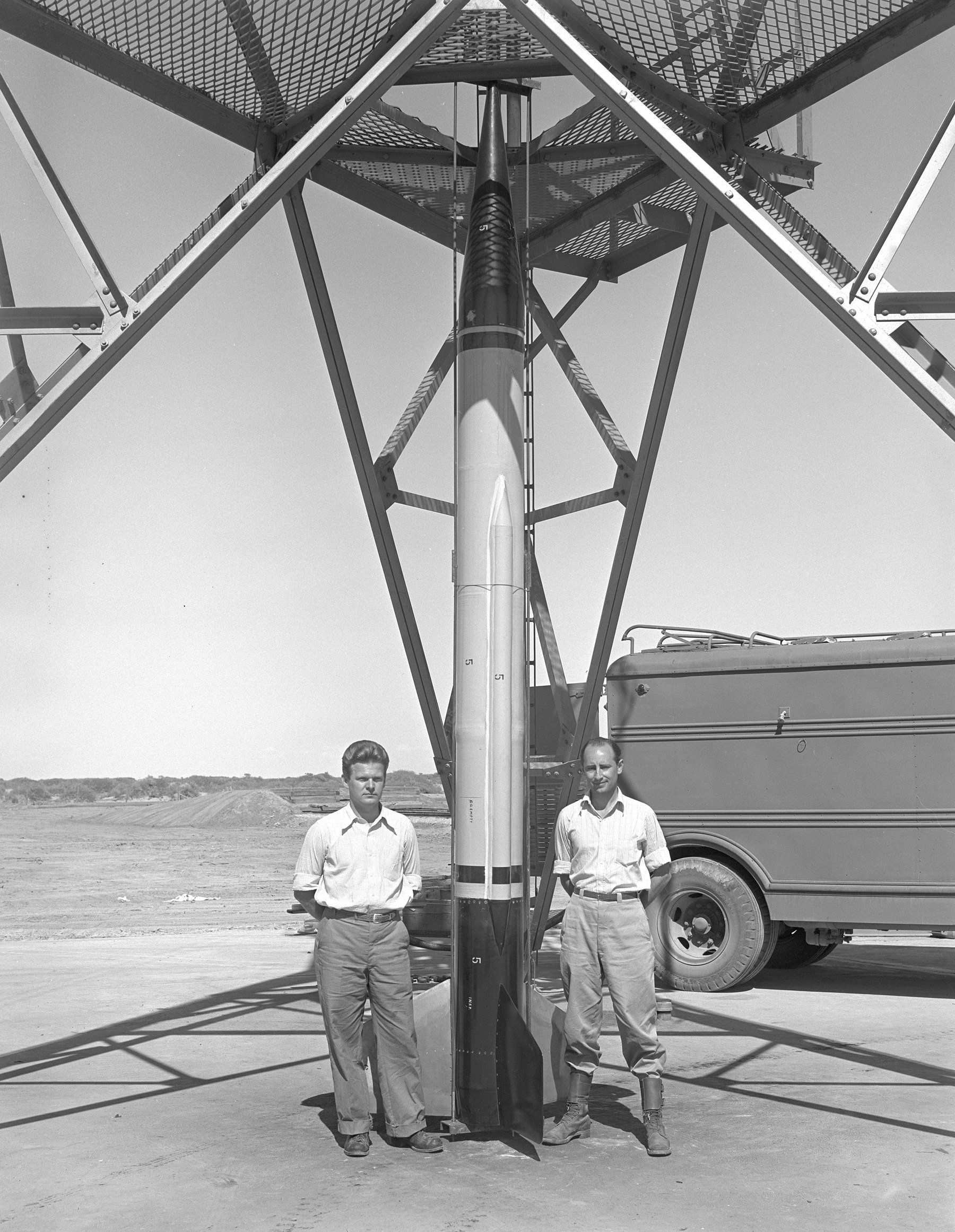 Frank Malina and P. J. Meeks with the WAC Corporal rocket in its launcher at White Sands, 29 October 1945